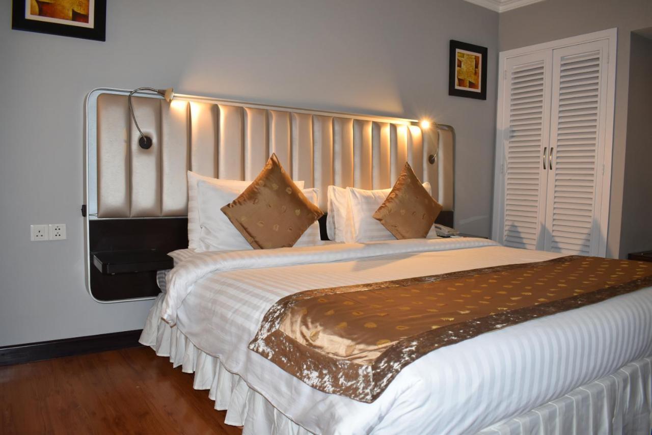 Ramada Plaza By Wyndham Karachi Airport Hotel Exterior foto A bedroom at the hotel