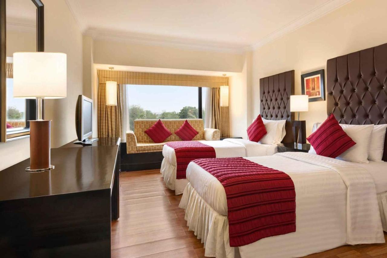 Ramada Plaza By Wyndham Karachi Airport Hotel Exterior foto A room at the hotel